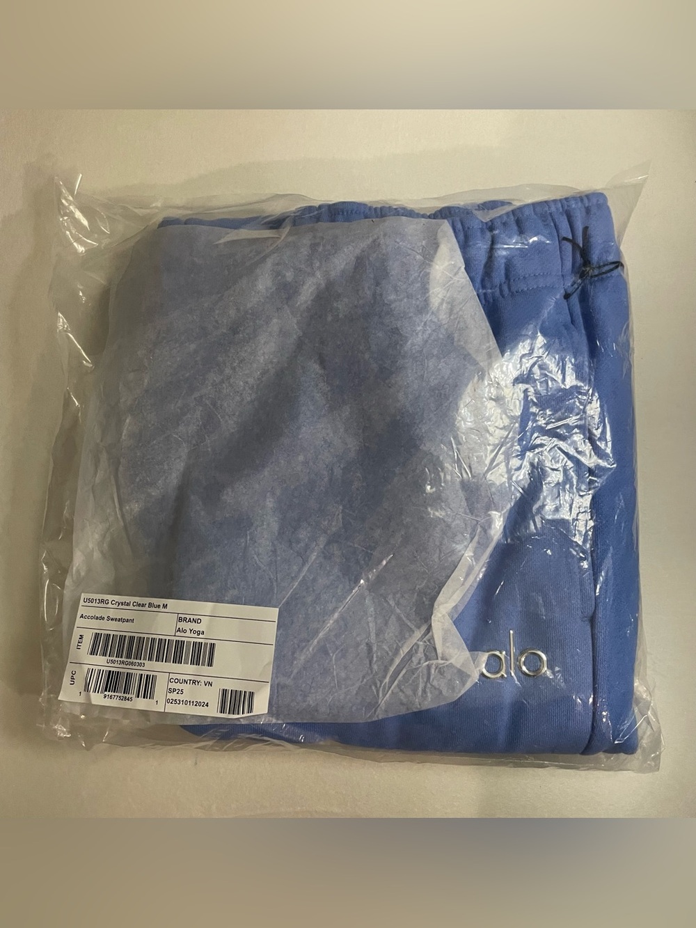 ALO Yoga NWT Accolade Sweatpants Joggers Crystal Clear Blue Size M - Picture 6 of 7